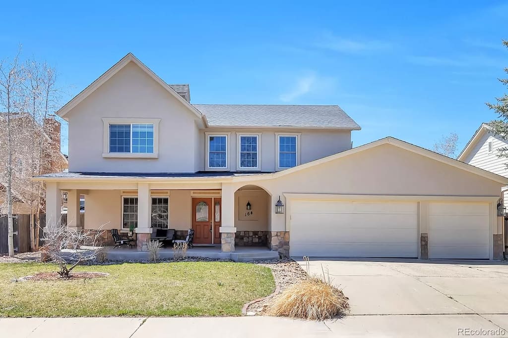 Spacious Country Club Golf Course Retreat