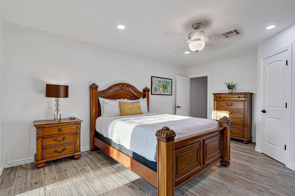 Montaña Vista | Private Westside Spacious Home