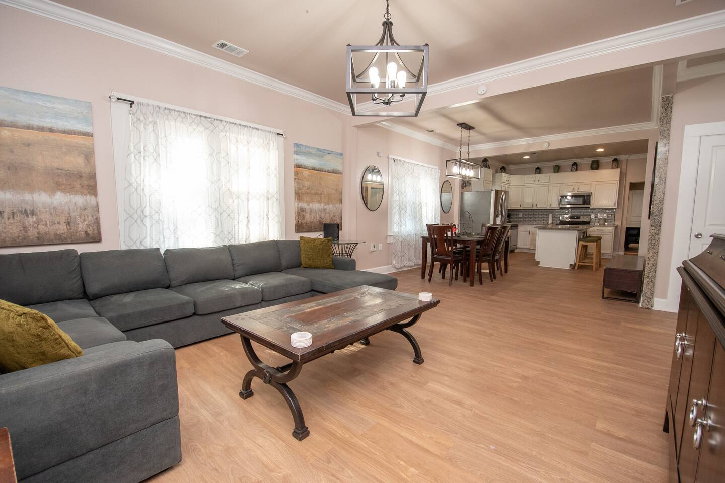 Luxe 6BR Escape | Sleeps 24 | Parking | 5m Dwnt