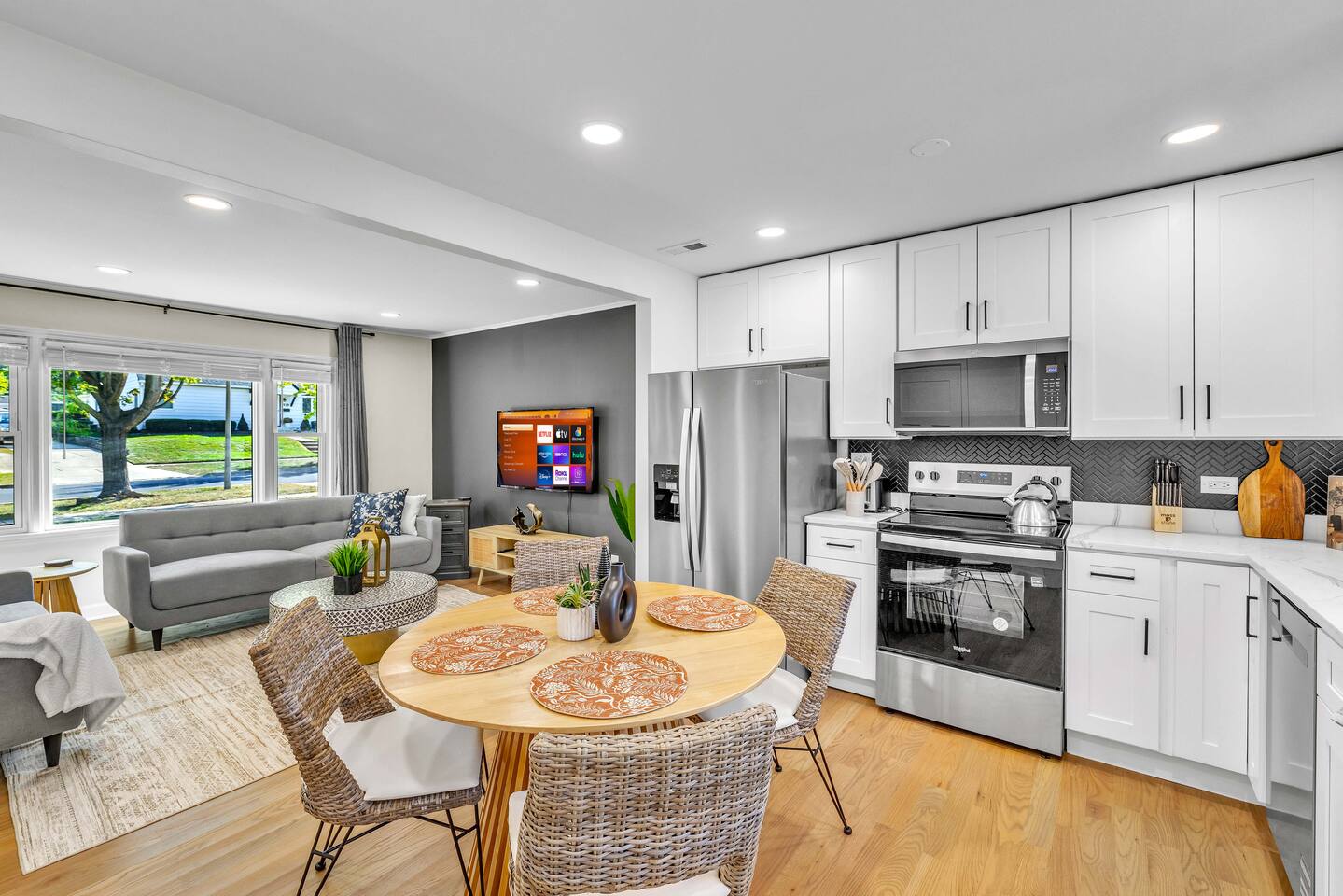 Confidence: 4BR - 2 BT Beautiful Cozy Home