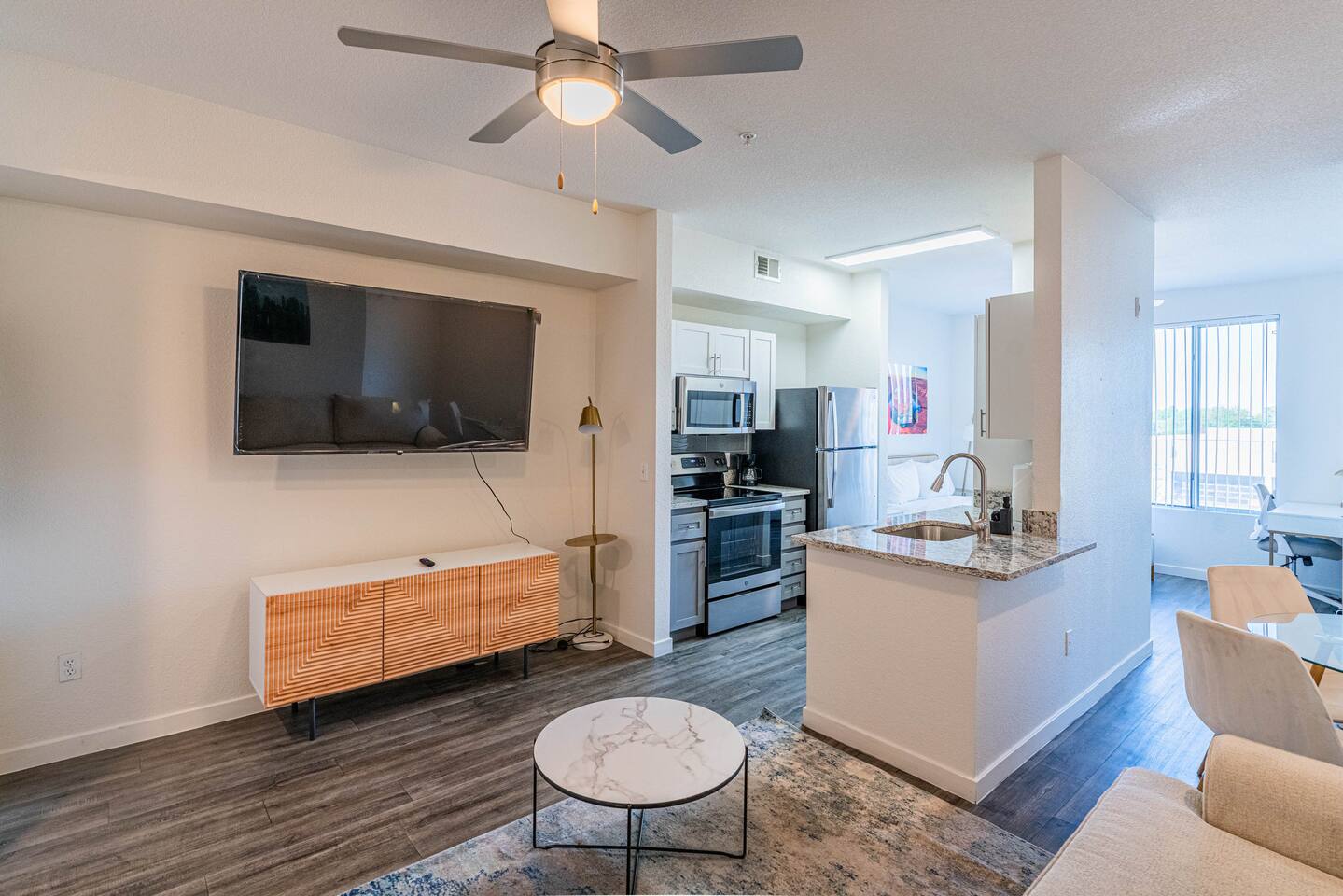 Bright Queen Studio | Gym | InUnitLaundry | Pool