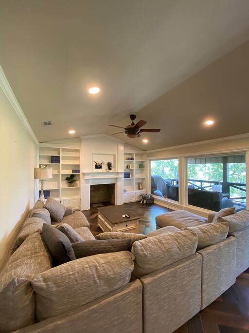 Luxury Lakehouse Retreat w/ Dock & Bunk Room