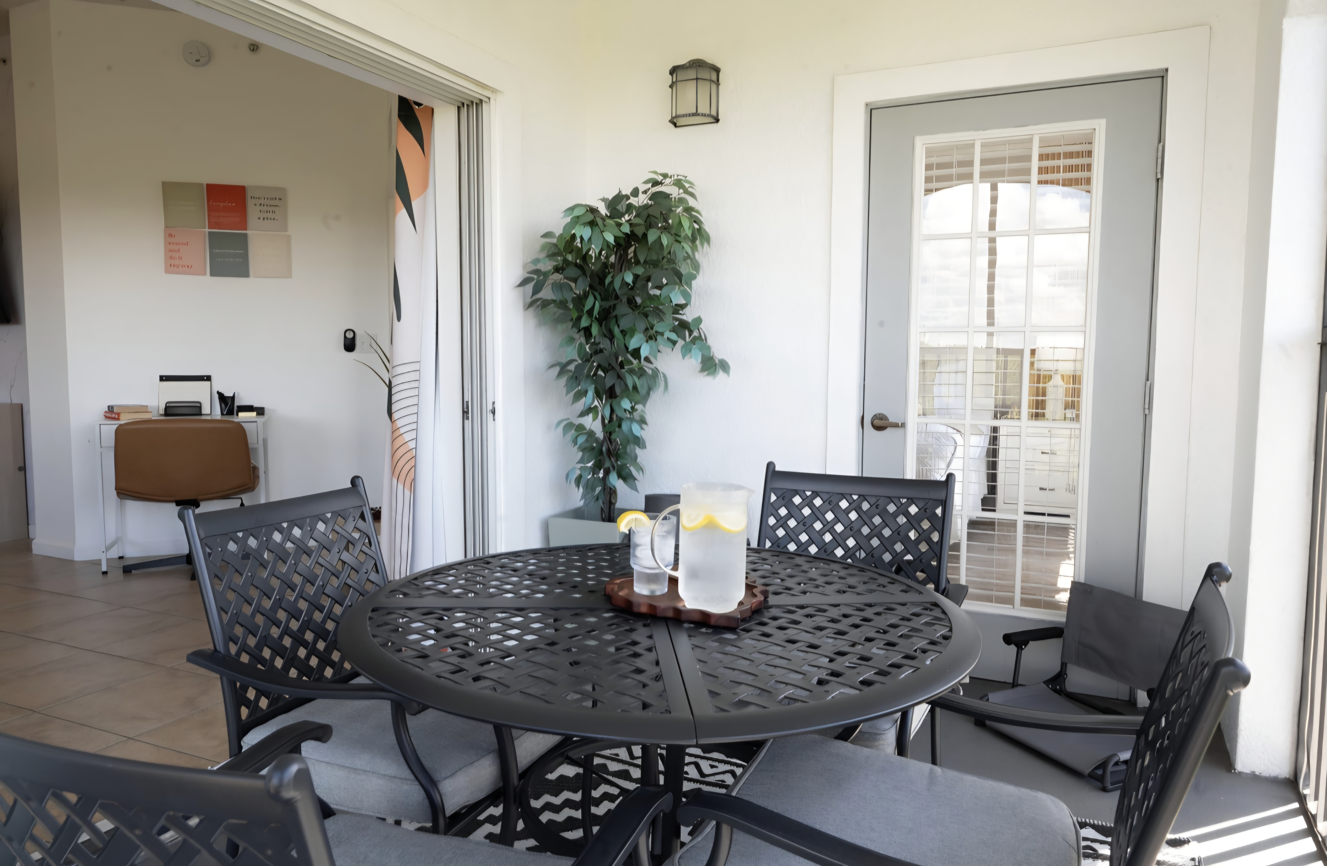 Luxury 2 Bedroom • Minutes to Disney • Lake Views