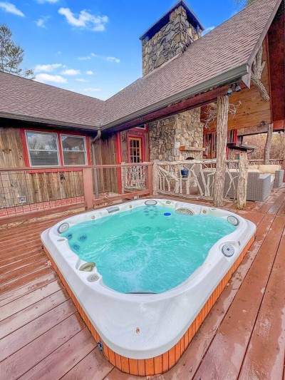Cabin w outdoor Fireplace, Spa, Walk to Banner Elk photo 3