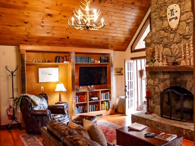 Cabin w outdoor Fireplace, Spa, Walk to Banner Elk photo 2