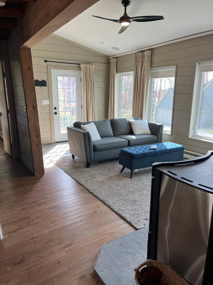 Cozy Bungalow close to Elk Mountain, Fireplace.