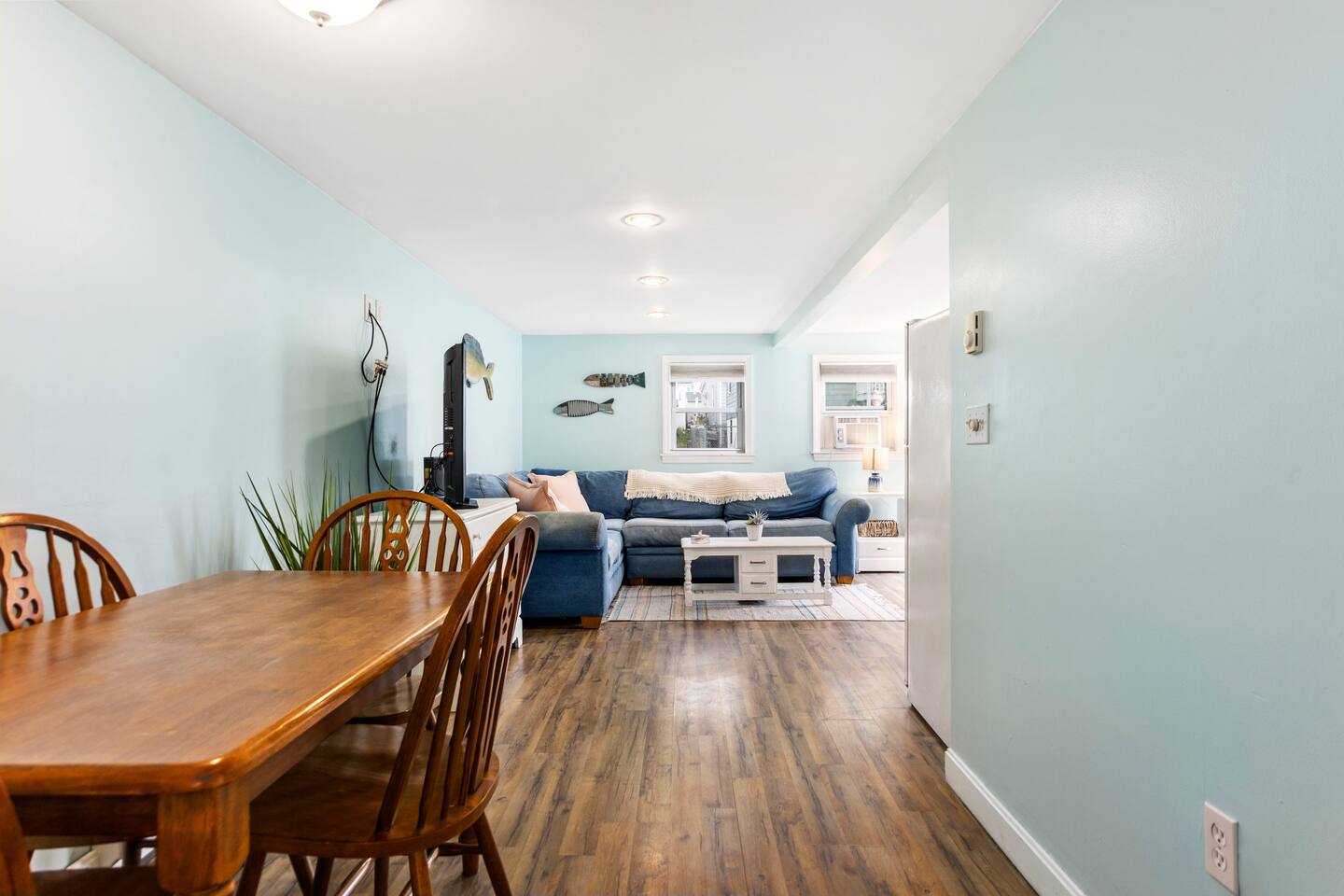 2 Bedroom Pet-Friendly Apt Steps to the Beach