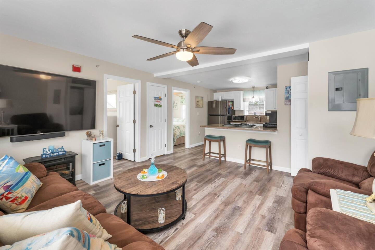 2 bedroom Condo Steps to Beach