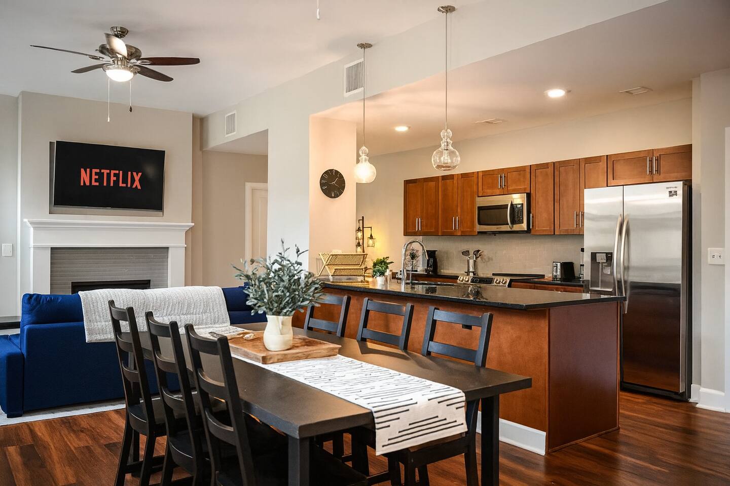 Luxe Downtown Suite | Stadiums, R&R HoF, Casino