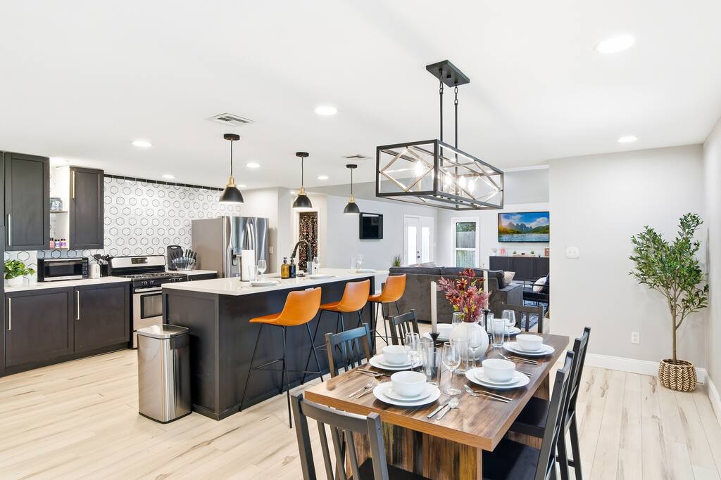 Walk to Rose~Sleeps 9~Coffee Bar~WIFI~Games+Toys