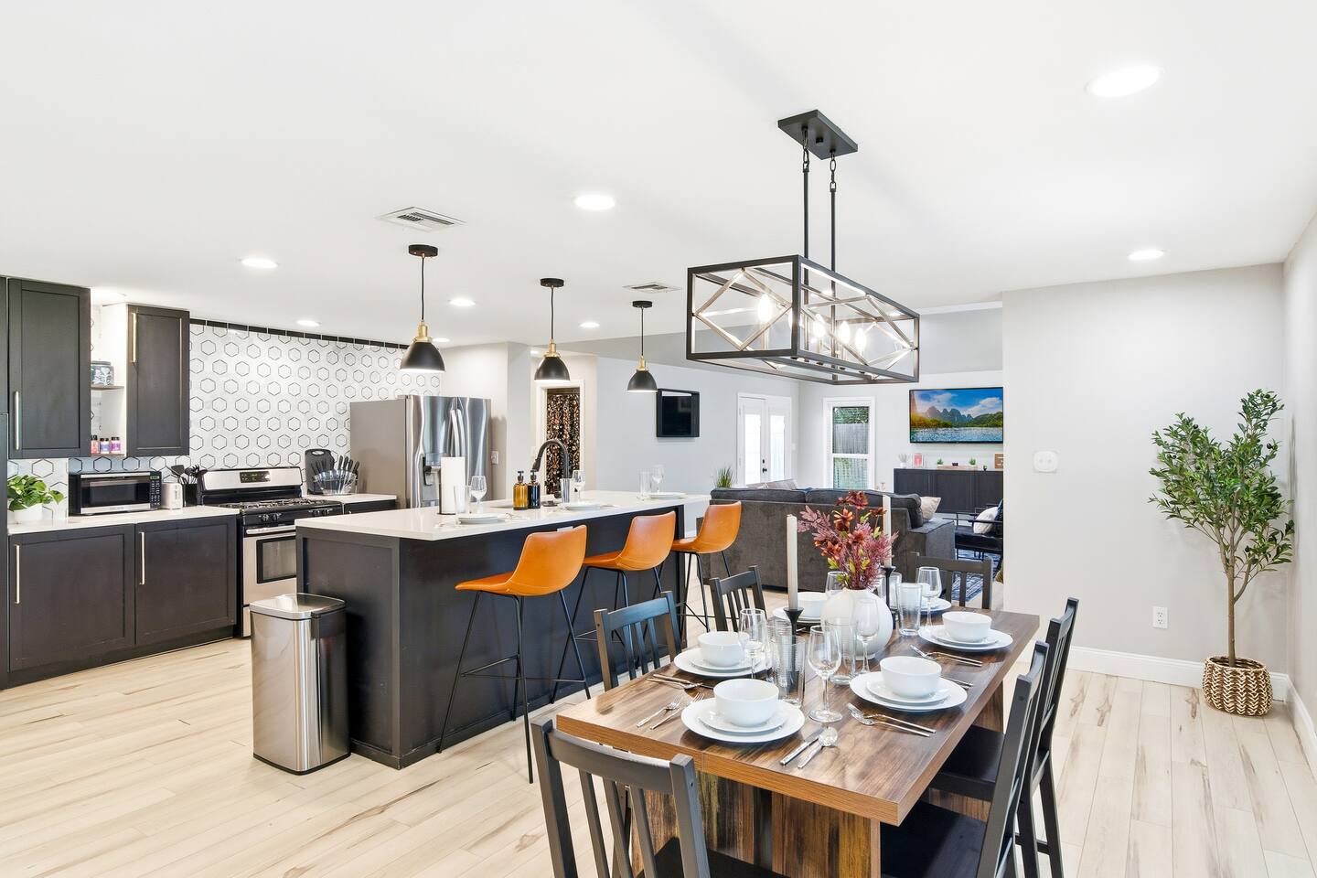 Walk to Rose~Sleeps 9~Coffee Bar~WIFI~Games+Toys