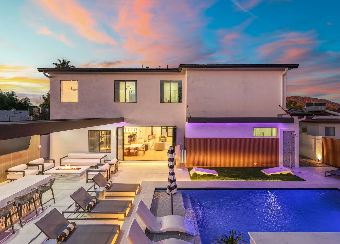 Modern Arcadia Luxury | Htd Pool & Spa | Fire Pit