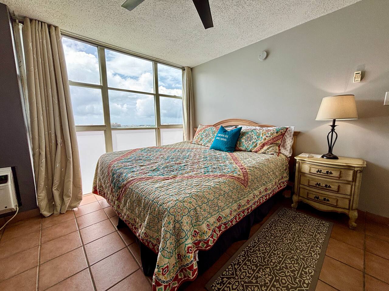 King bed | Gym | Garage Prkg | 24 hrs Security