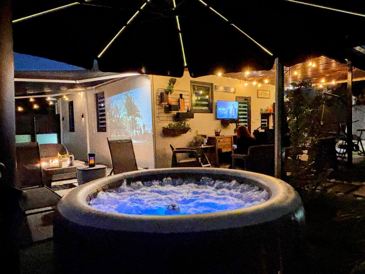 Outdoor Haven, BBQ, Movie Nights, FirePit, Jacuzzi