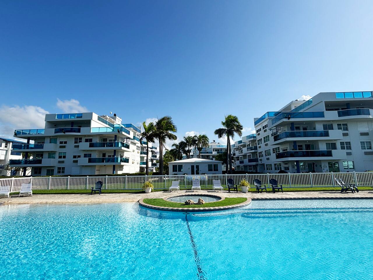 Resort Style, 2 King Master Suites, Beach & Pool