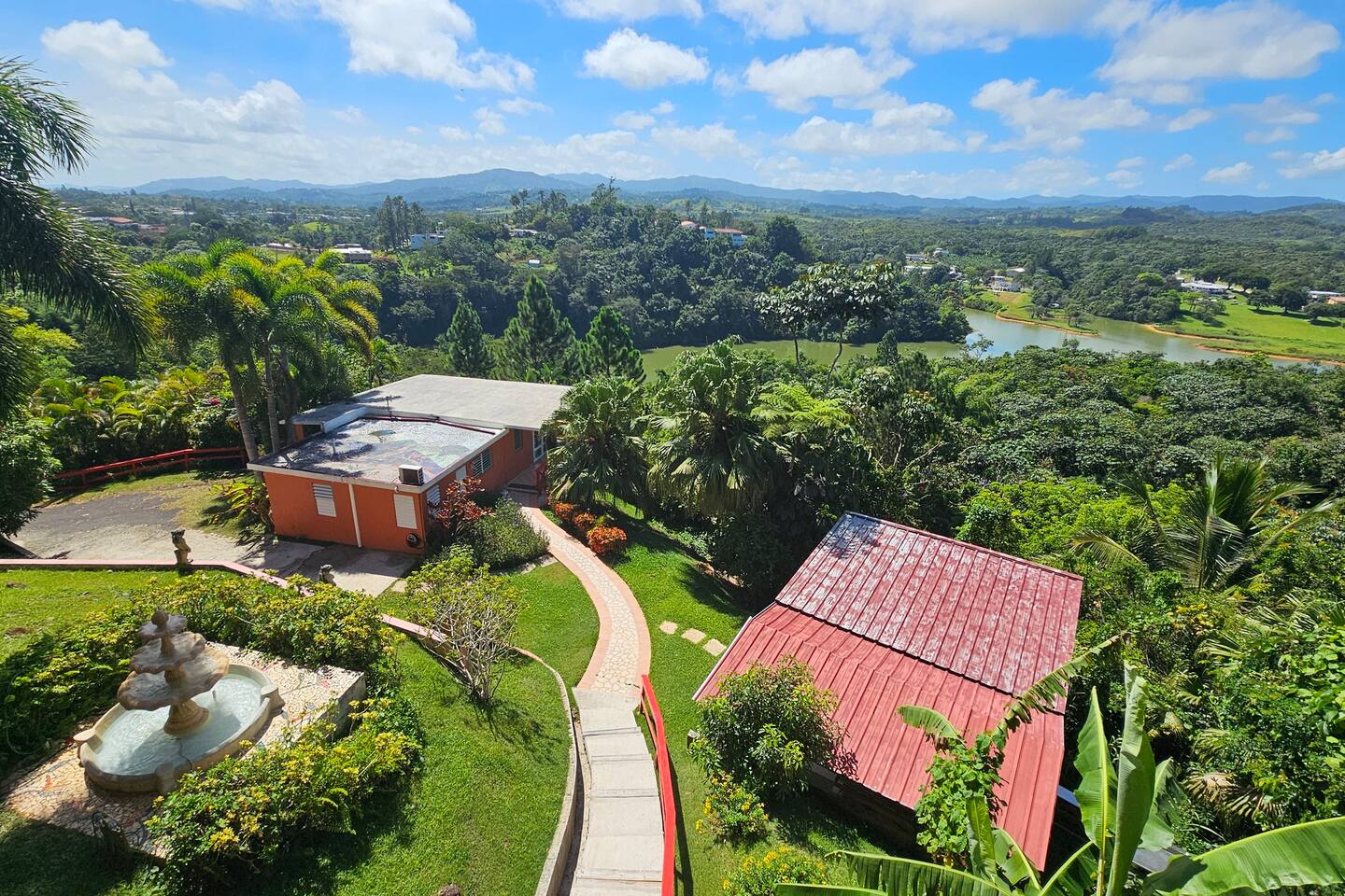 House in the Mountains, Views, Lake