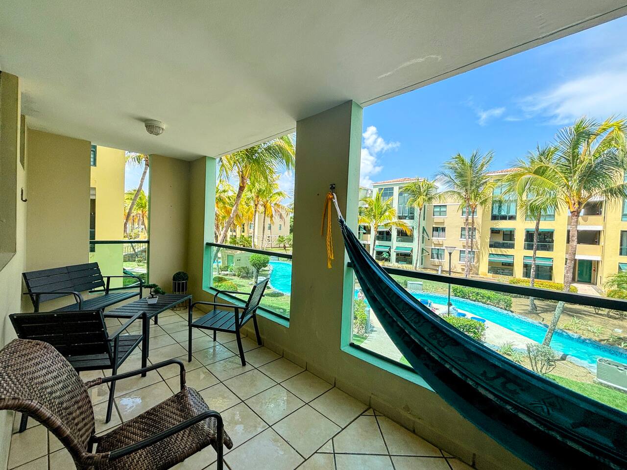 Tropical Getaway, Direct Beach Access, 5 Pools