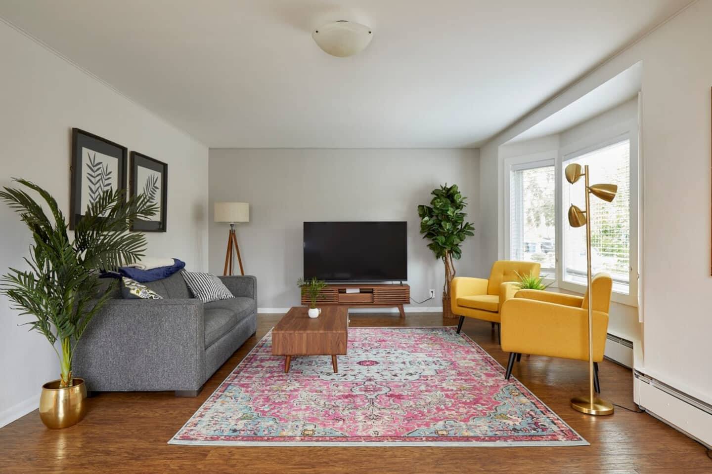 Hot Tub | Fenced Yard | BBQ | Restaurants & Cafes