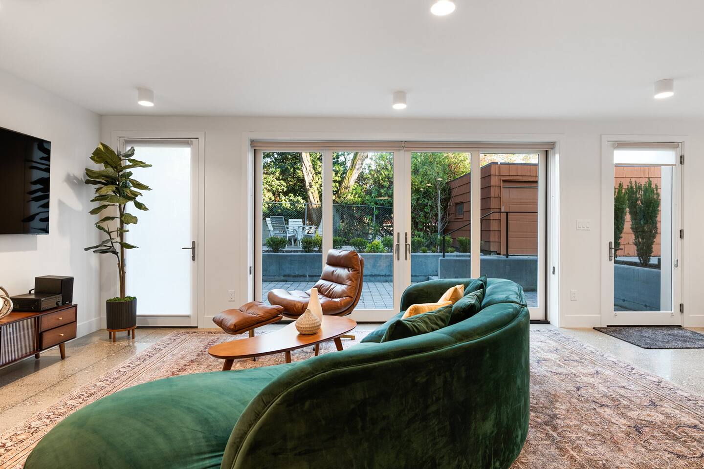 Walkable Restaurants | Spa Ensuite+Gourmet Kitchen