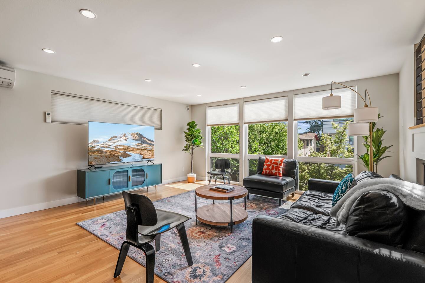 Modern Townhouse | Breweries, Bites & Pickleball