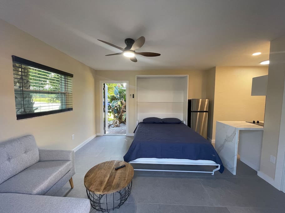 Ultra-modern East Boca Studio for professionals