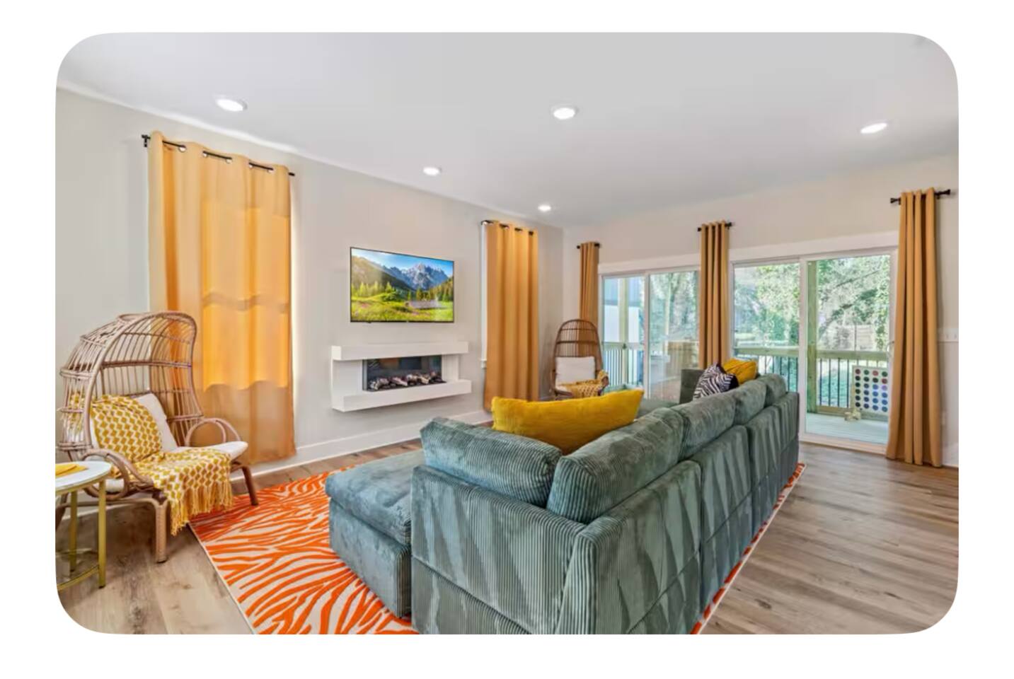 Brand New 3 Bed 3 Bath Modern Home in Downtown