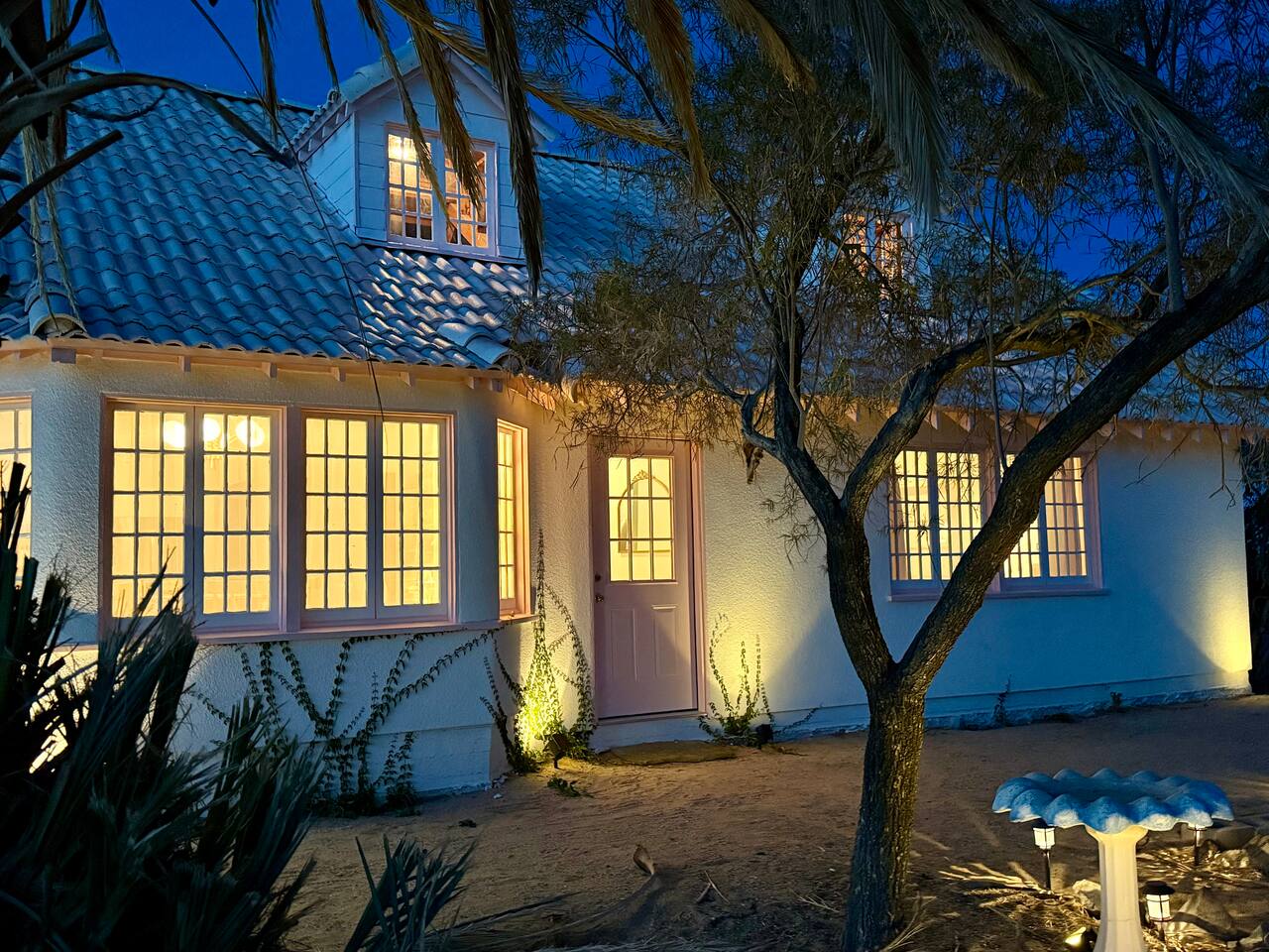 Romantic French Villa. Hot Tub, Pool, Pets Welcome