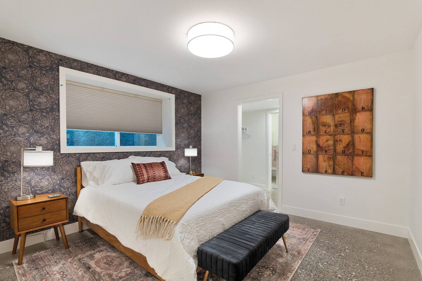 King Spa Suite | Near UW | Walk 2 Lake Union