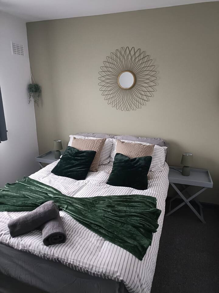 #72 Stylish 3 bedroom sleeps 7 Wigan House