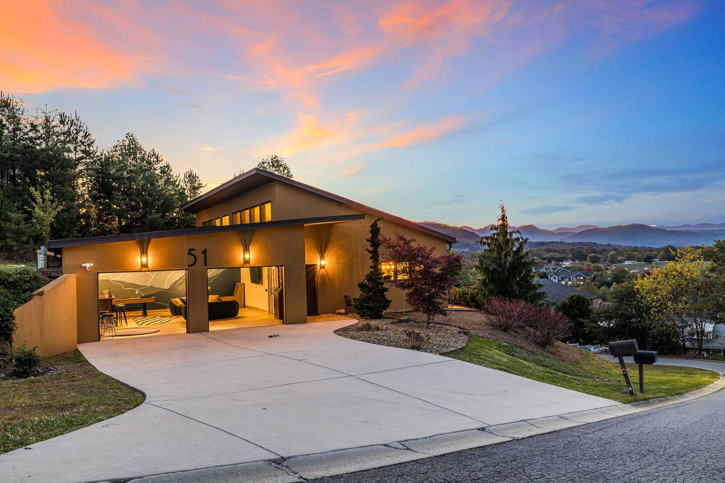 360Mtn Views, OutdoorTheatre, Hottub, Sauna, GmRm