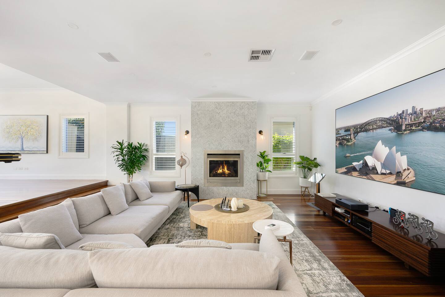 East Lindfield Family Retreat with Pool & Garden