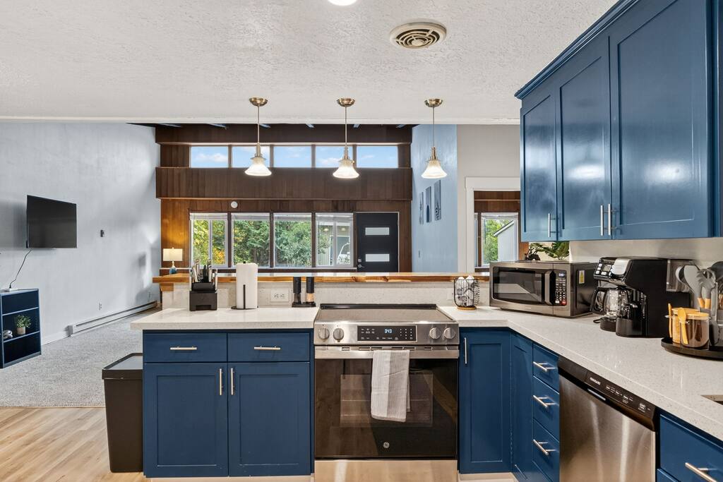 Mid-Century Escape | Near Forest Park