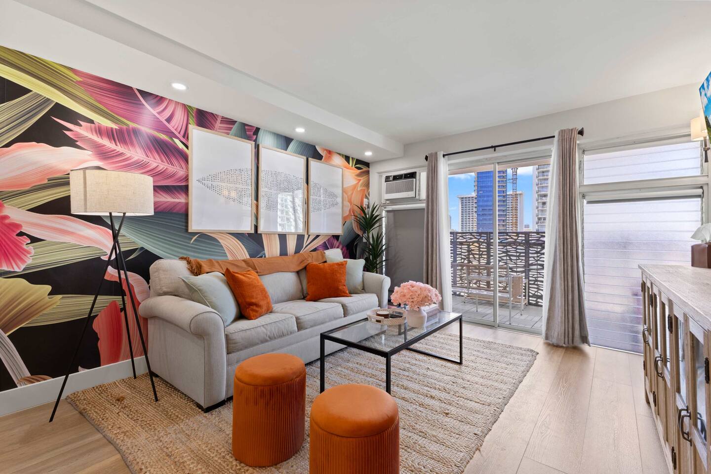 [TOP PICK] Waikiki 2BR Condo | Near Beach & Dining