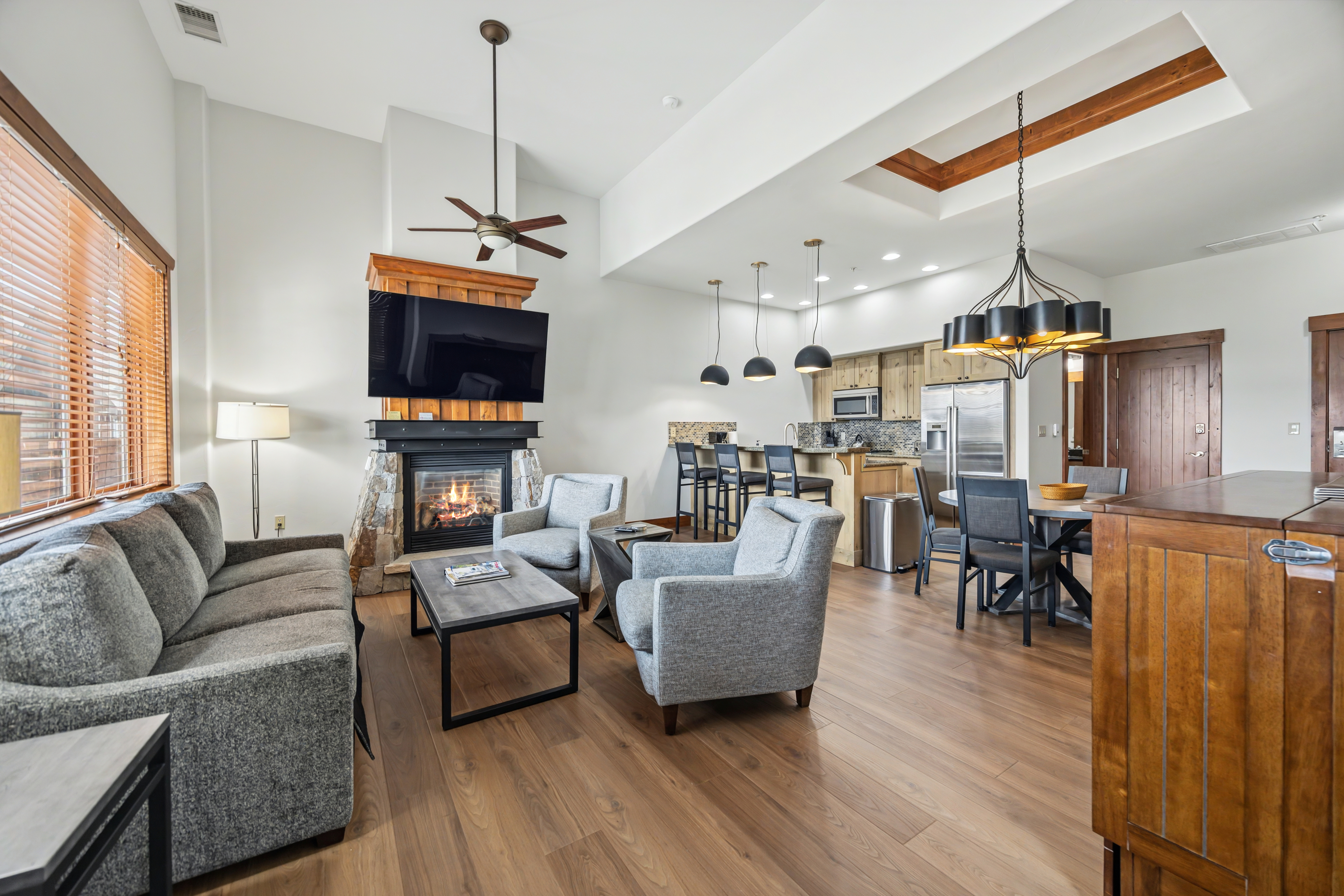 One Ski Hill 8510 Peak 8 Ski In Ski Out Penthouse with Murphy Bed and Premium Amenities — 4