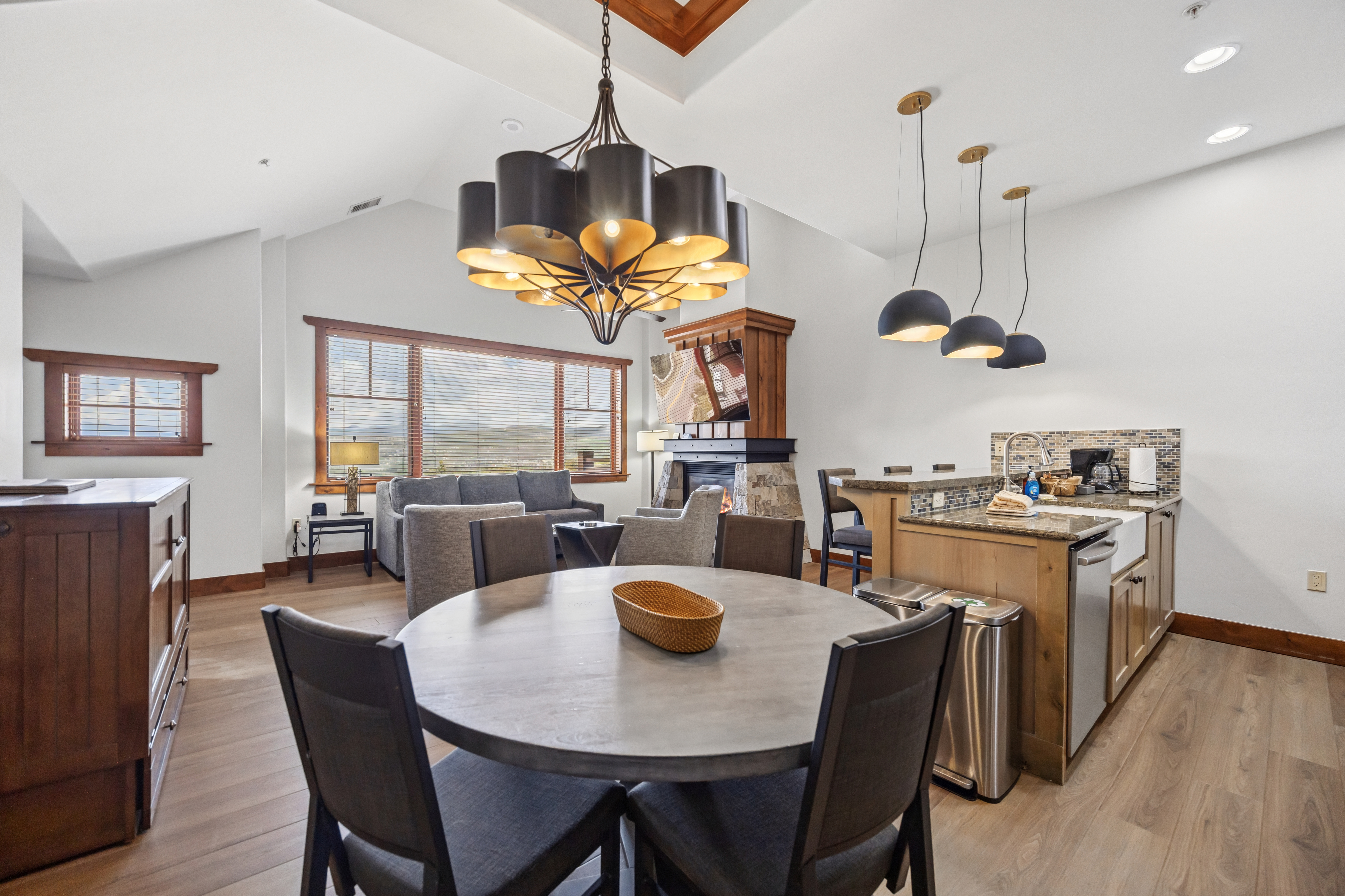 One Ski Hill 8510 Peak 8 Ski In Ski Out Penthouse with Murphy Bed and Premium Amenities — 3