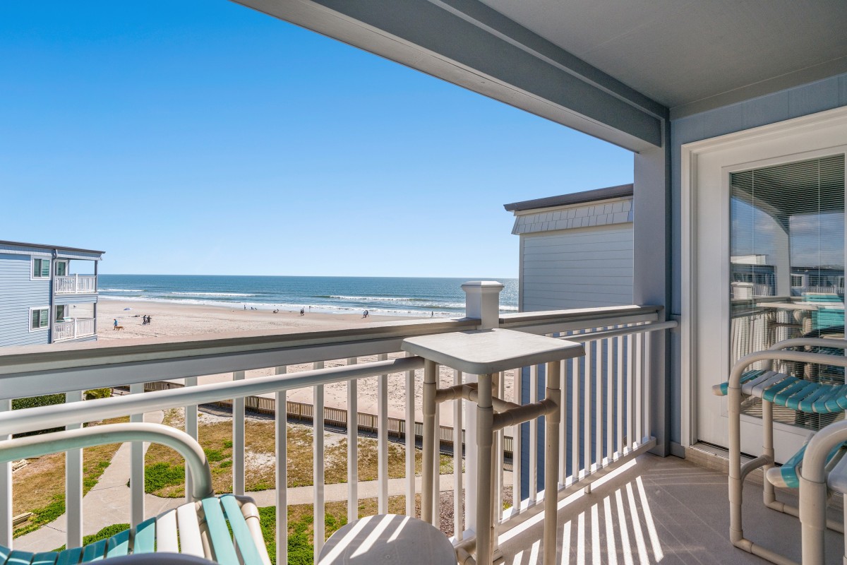 2BD/2BA Oceanfront Condo | APATB III 3F