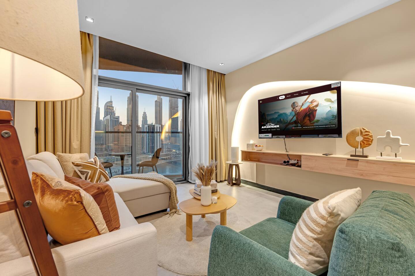 Luxury 1BR | Burj Khalifa View | Pool & Gym