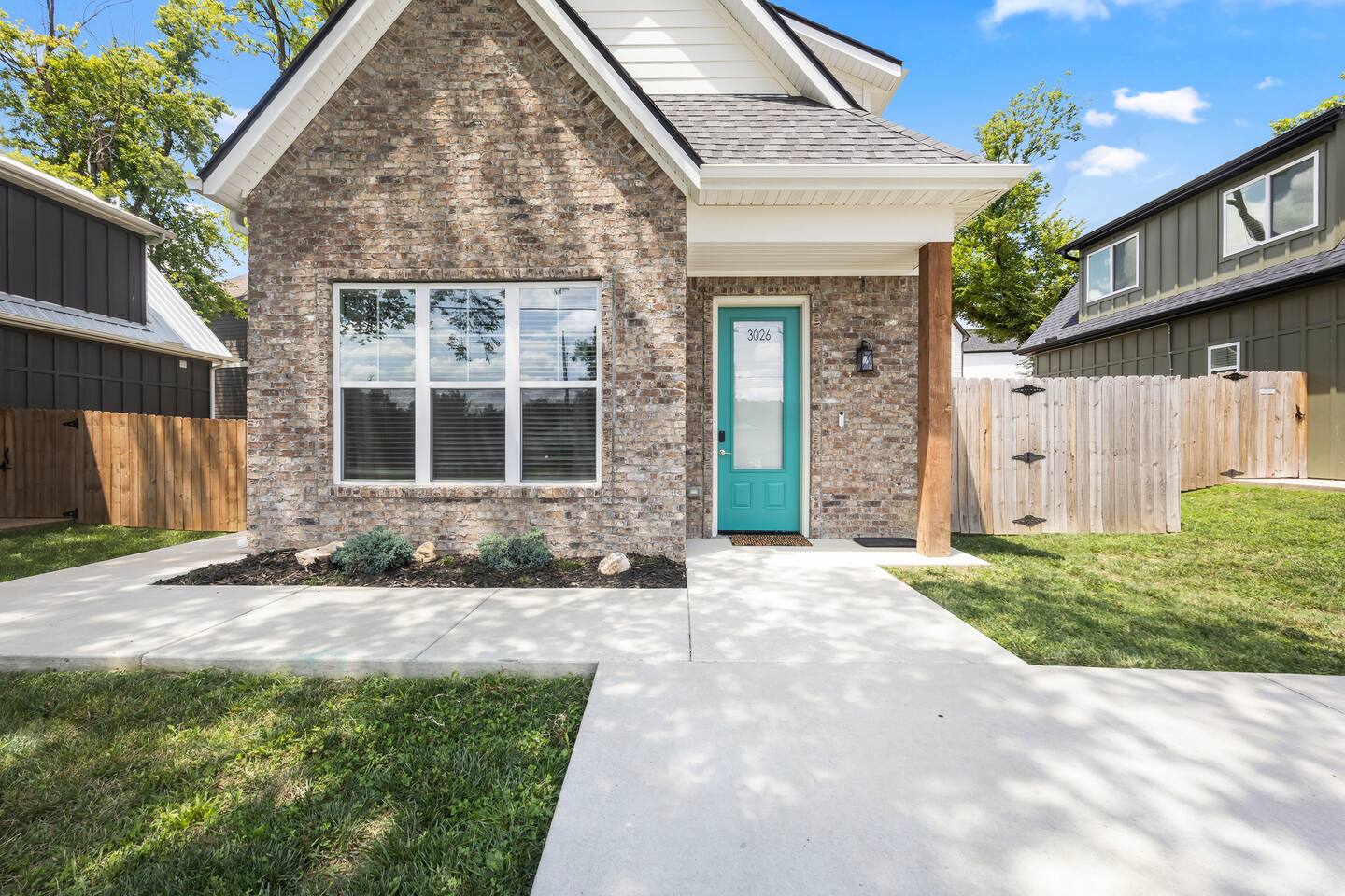 Cozy house near UofA and trails
