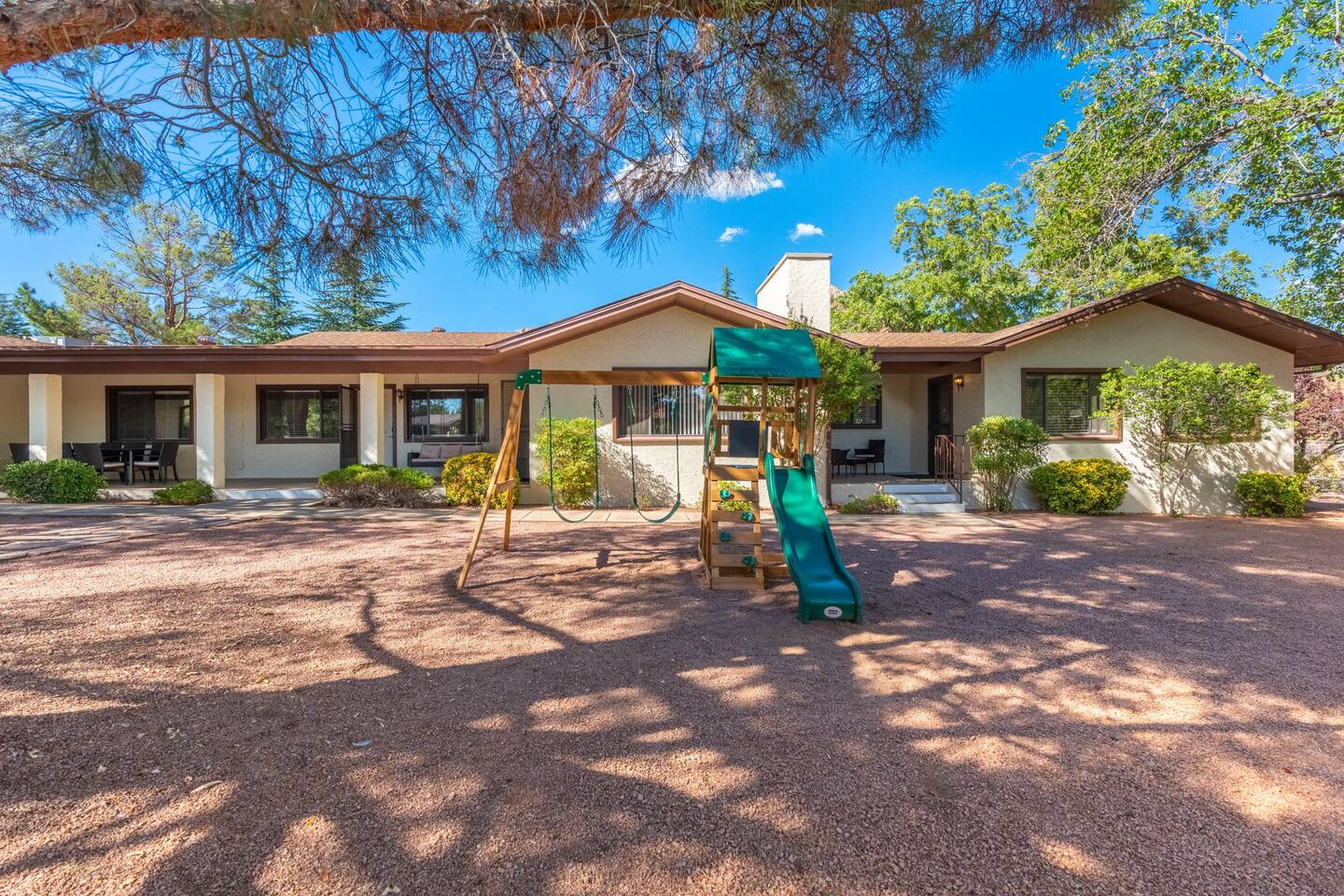 Entire Property Retreat - 7 BR Walk to Uptown