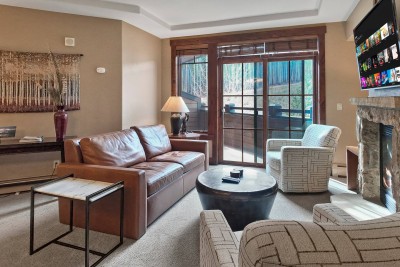 Crystal Peak Lodge 2BR | Gondola Views, King Bed & Hot Tub | Sleeps 6