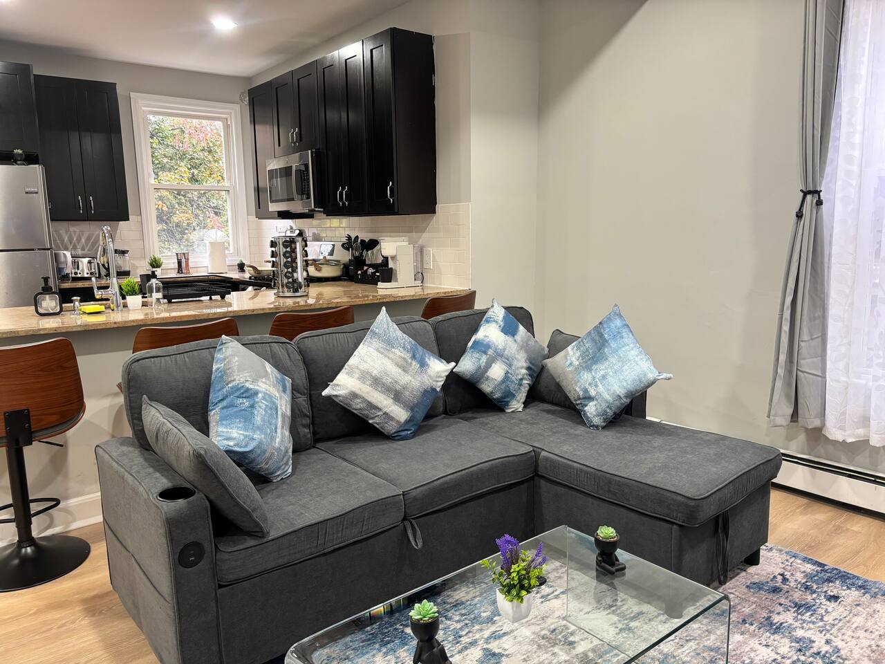 Cute haven! Jersey City Heights! Central location