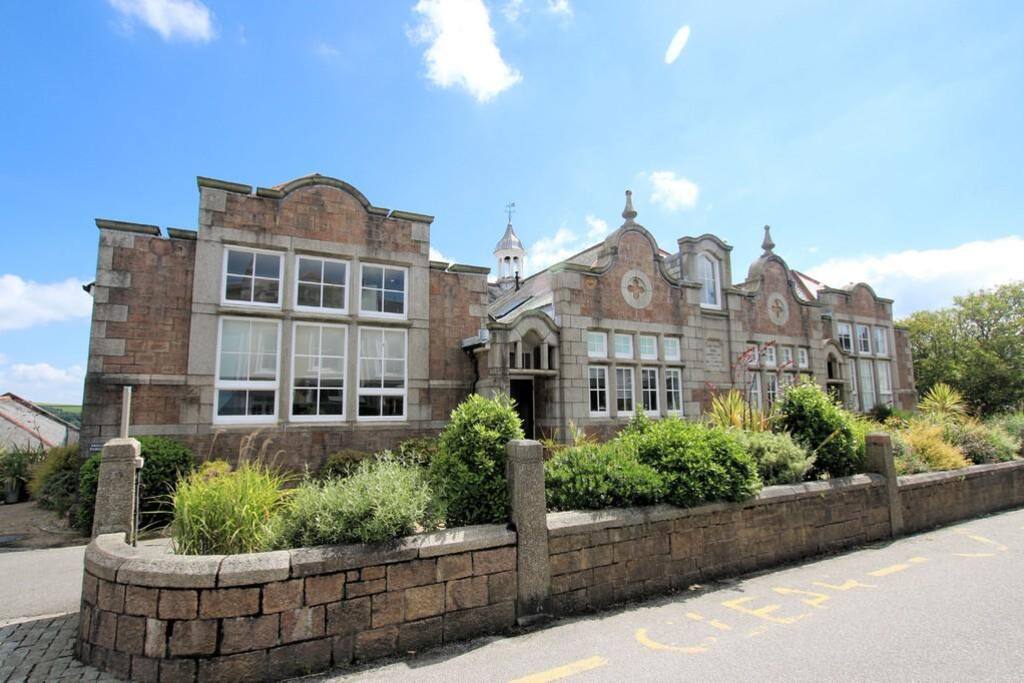 Old English Rooms, Central Falmouth with Parking