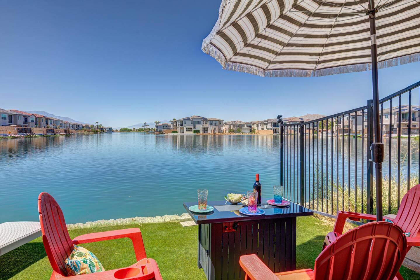 [Top 1%] Lakefront | Heated Pool, Boat, & Games