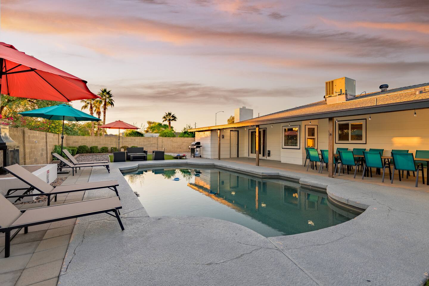Family HQ | 4BR/2BA Sleeps 16 + Free Heated Pool