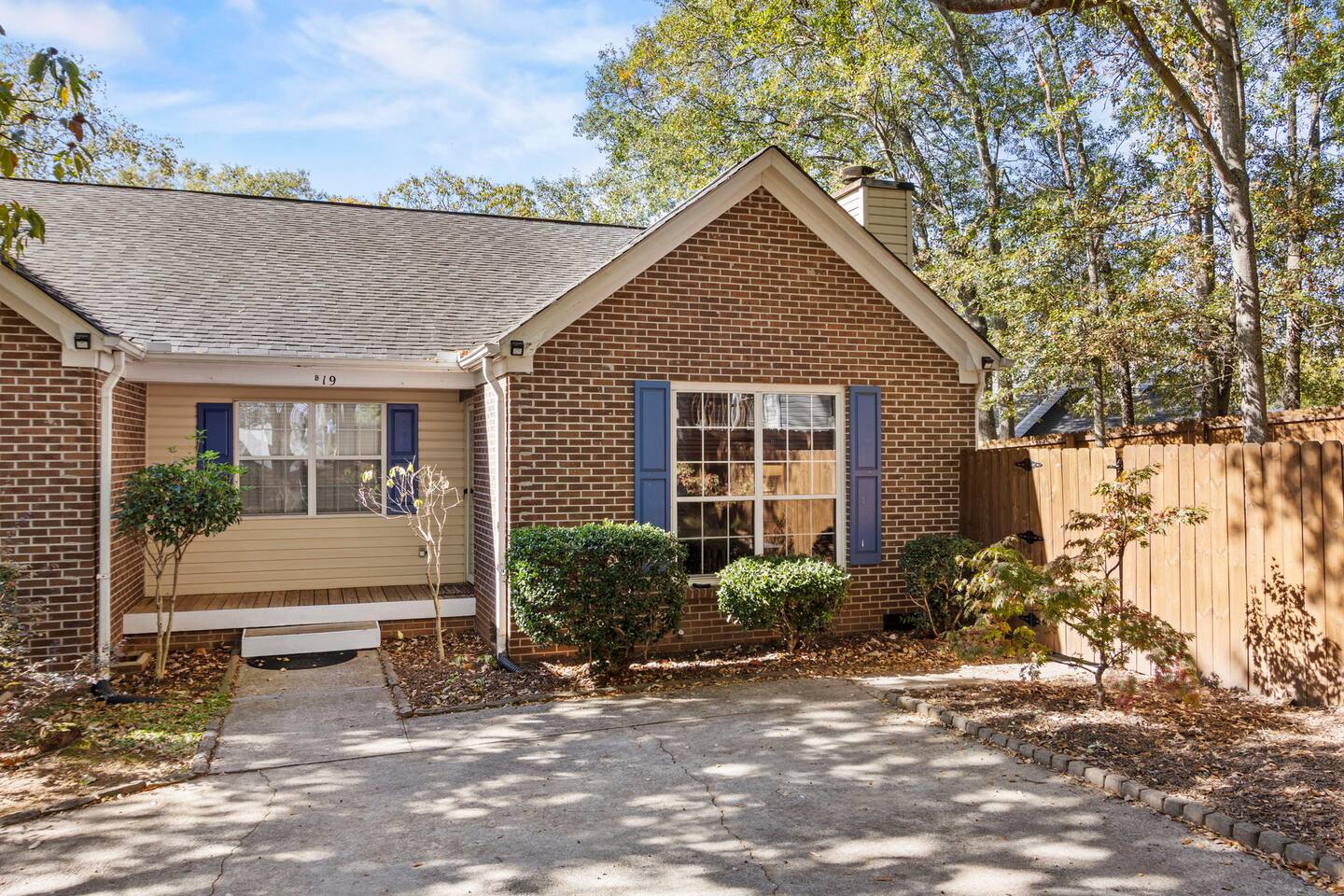 Greenville 2BR Townhome w/ Fenced Yard & Fireplace