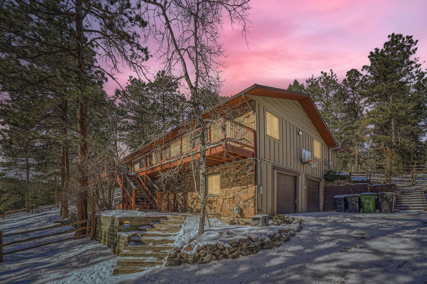 Luxury Vintage Mountain Escape w/ Hot Tub
