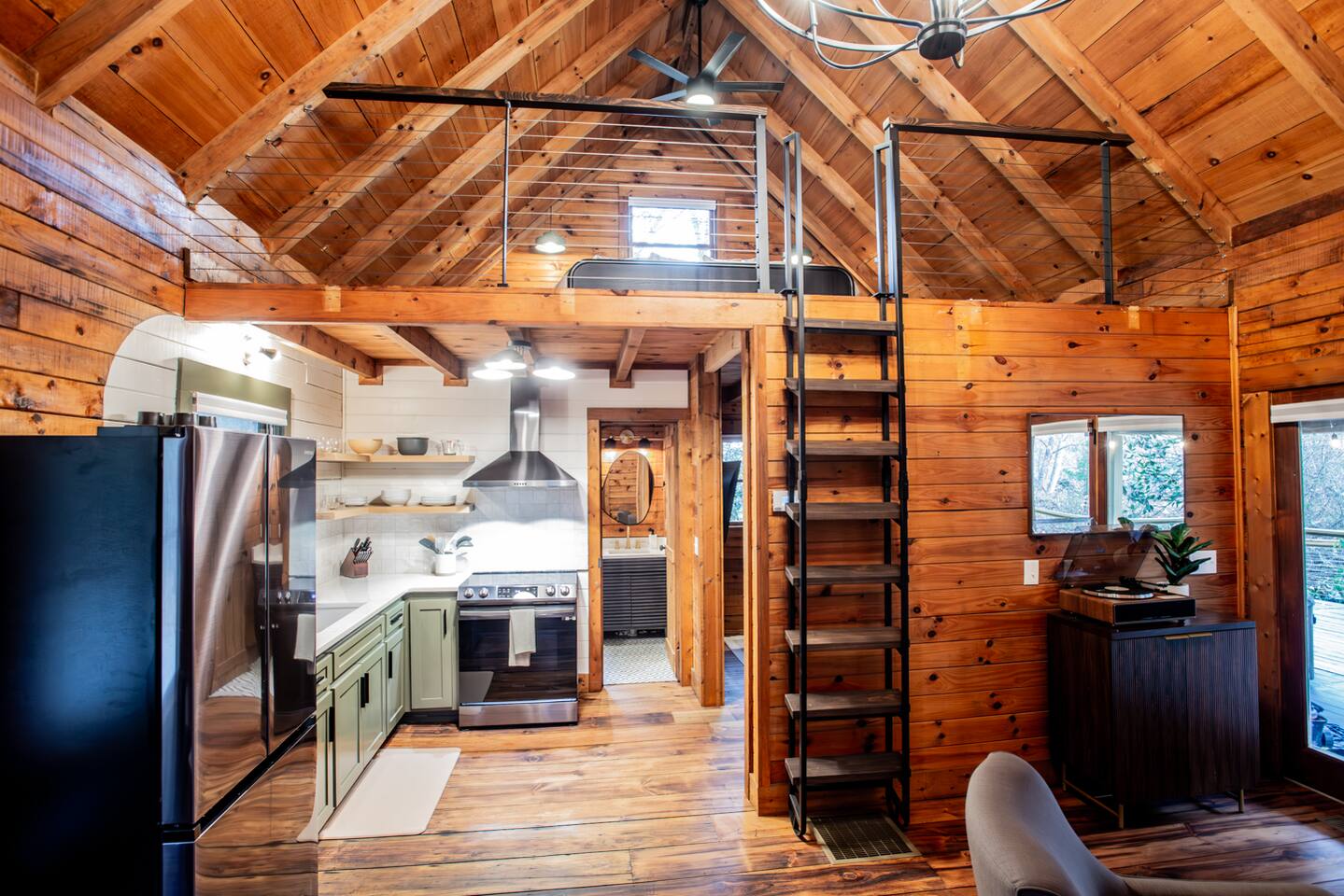 Tiny Modern Creekside Cabin | Hot Tub | Fire pit