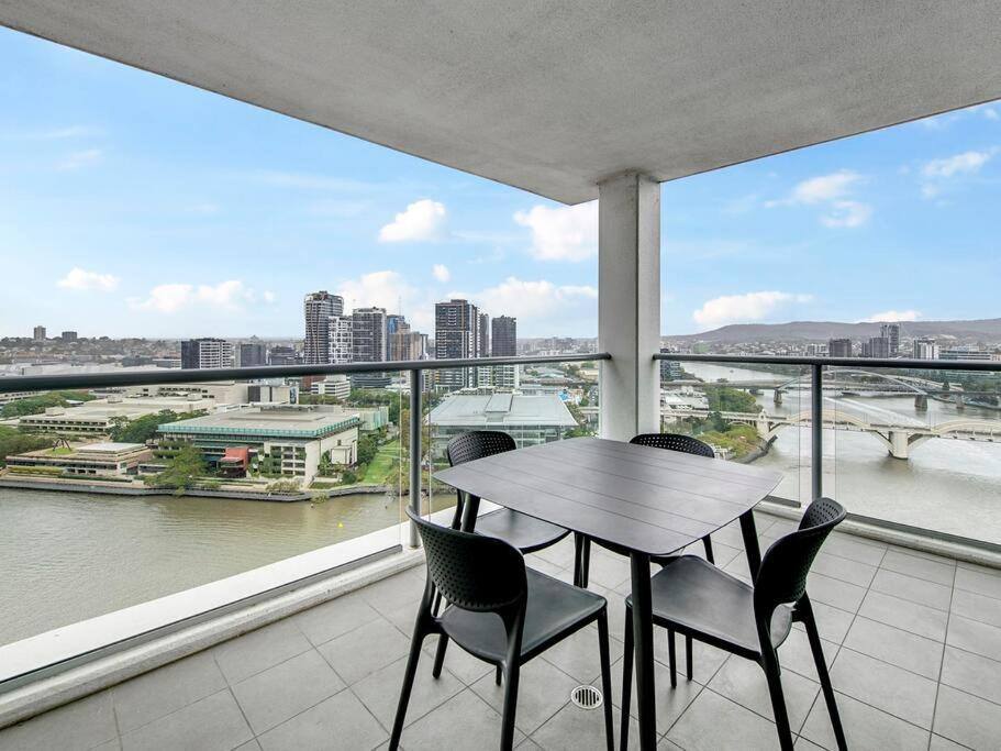 Spectacular River View Apartment