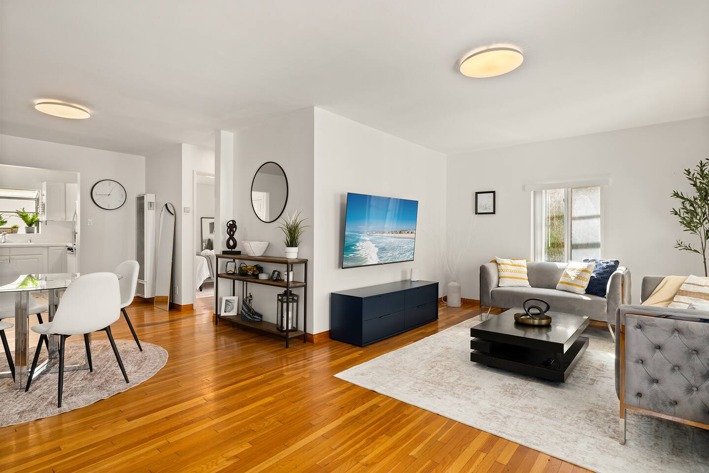 Brentwood 1BR/1BA - Steps Wilshire w Parking & W/D