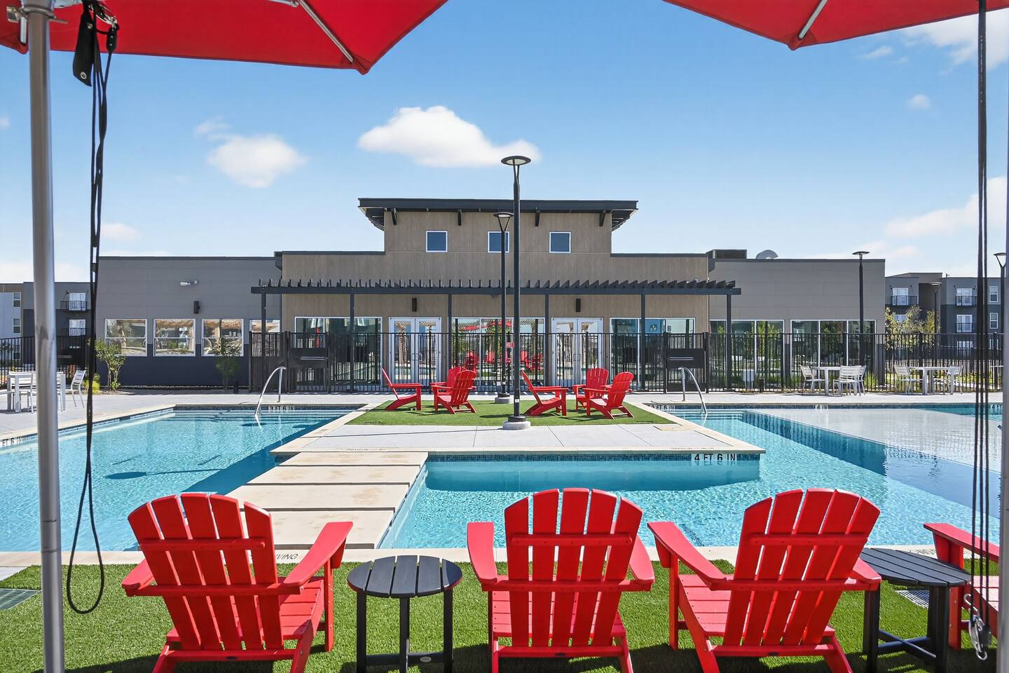Modern 2BR wPool, Gym & Free Parking| Near Austin